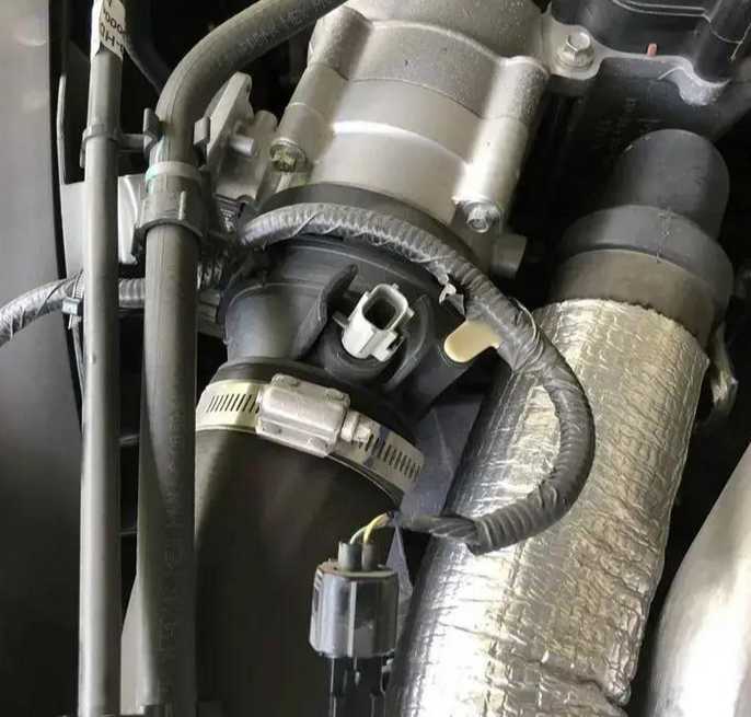 HINO J05E intake air temperature sensor and intercooler system diagram